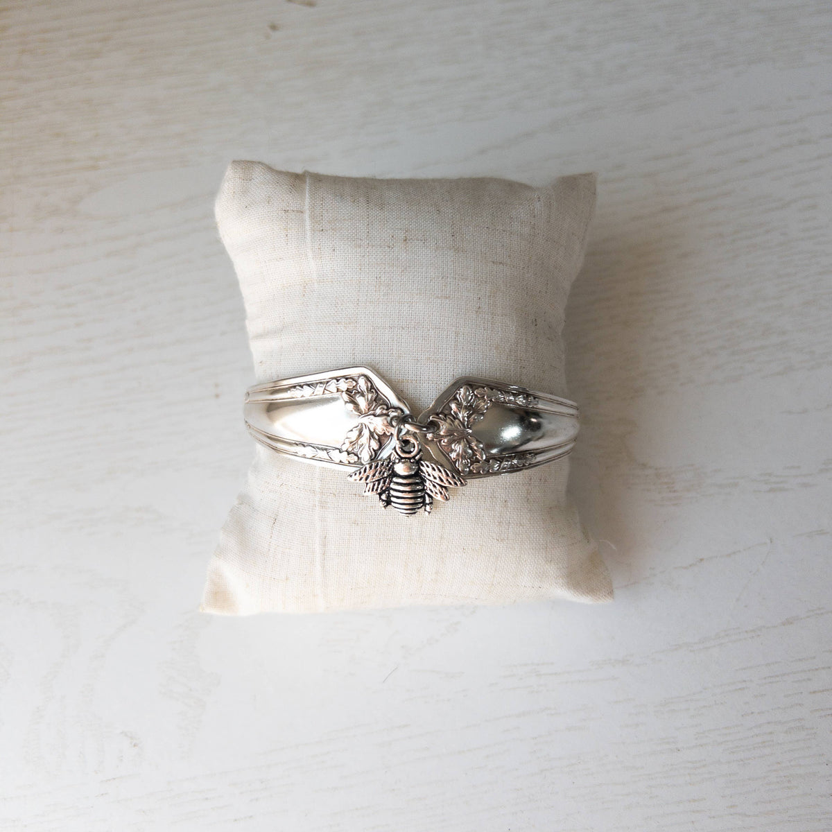 Bee Dangle Handle Bracelet