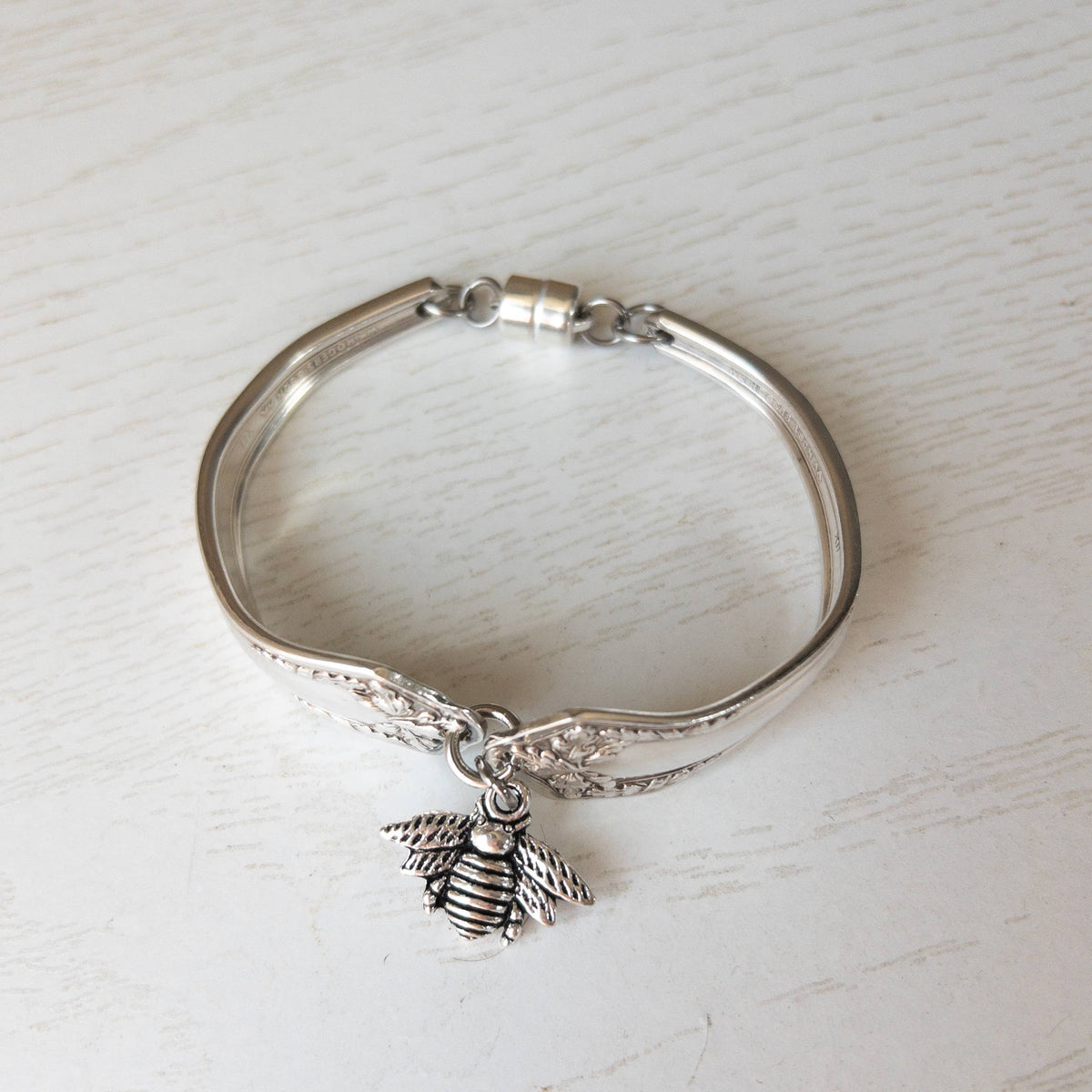 Bee Dangle Handle Bracelet