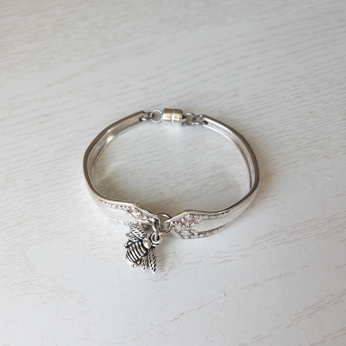 Bee Dangle Handle Bracelet